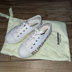 Burberry Shoes Sizes 3,5 Youth 