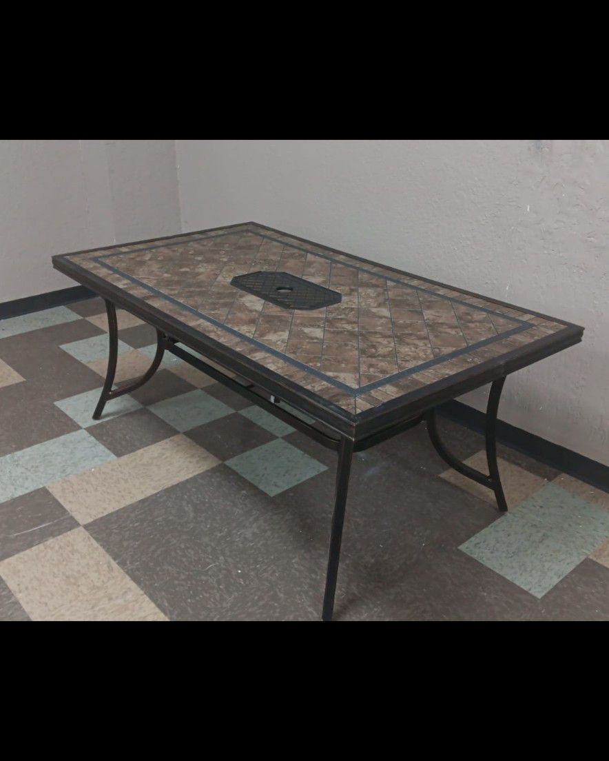 Going Out Of Business Sale 

BRAND NEW 
Hanover
Monaco Aluminum Outdoor  Rectangular Tile-Top Table