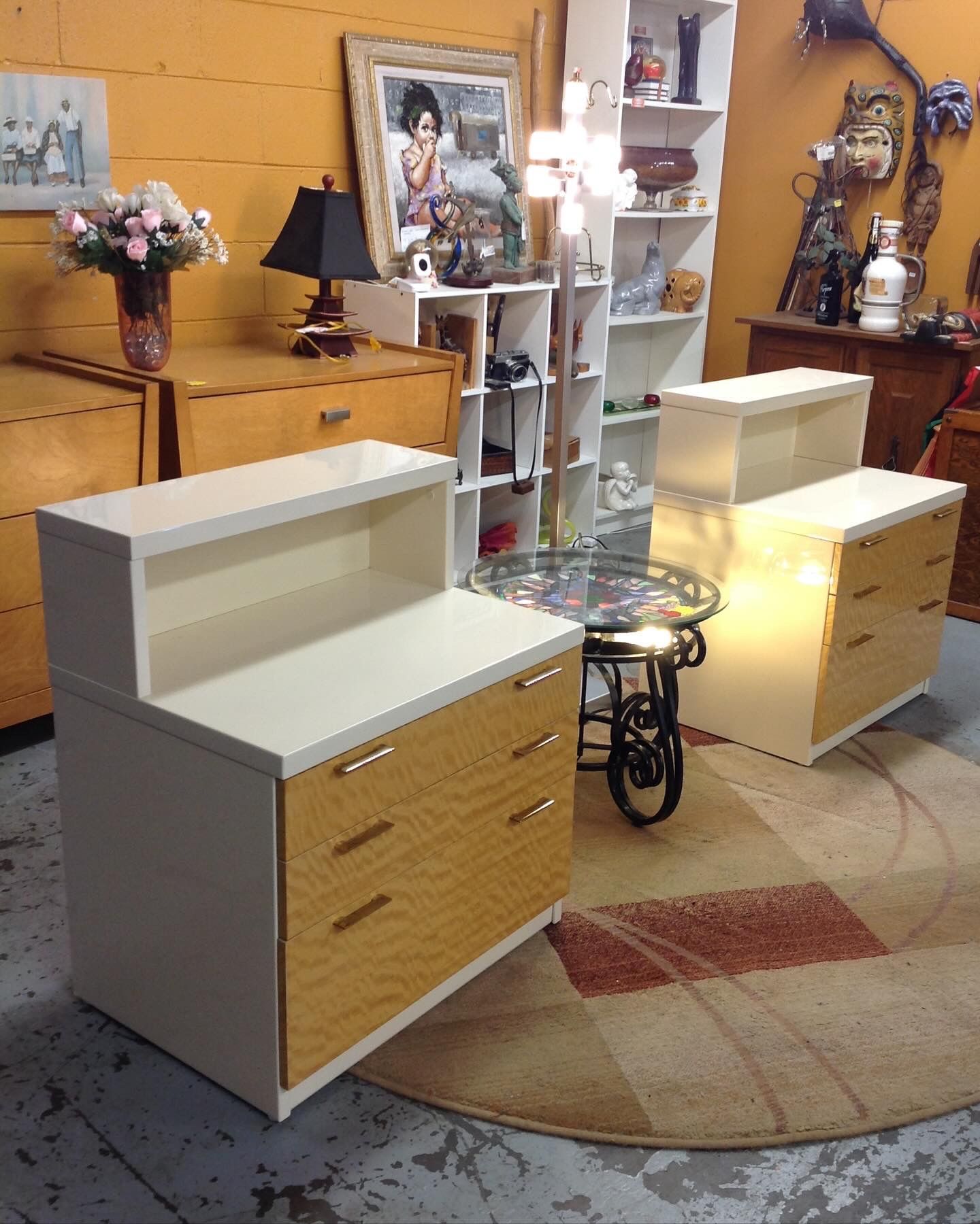 🚀 Pair Of Night Stands By Henredon For Sale