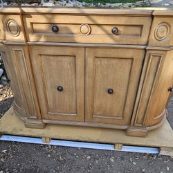 Beautiful Buffet Must See In Person Great Quality