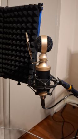 2 USB and 1 Condenser Movo Microphone
