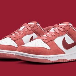 Nike Dunk Low Valentine’s Day Size 6.5w (5y)