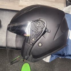 BILT Motorcycle “Route” Helmet Size Medium Style-Built in Sunshade, Matte Black