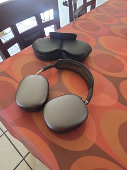 Apple AirPods Max Wireless Over-Ear Headset Space Gray