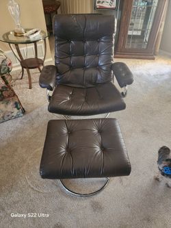Vintage Ekornes Stressless Large Recliner With Ottoman