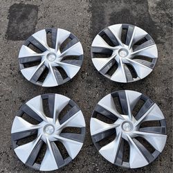 Tesla model Y OEM wheel cover - hubcaps 19 inch