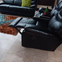 *Black Friday Now*---Santiago Sleek Black Leather Reclining Sofa/Loveseat Sets---Delivery And Easy Financing Available👍