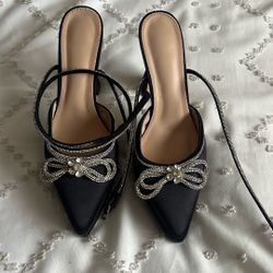 Black Heels With Silver Bow 