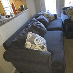Couches With Pillows 