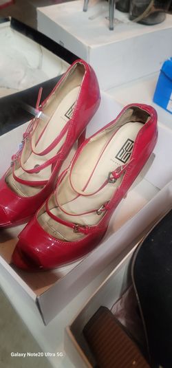 Women Shoes nice different sizes 8 , 9 , 9.5 5 bucks each