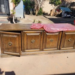 Dresser 