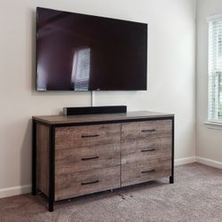 Bedroom Furniture Set: Dresser with Two Matching Nightstands