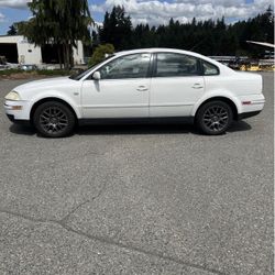 2002 Volkswagen Passat 2.5L S Sedan 4D