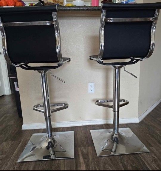 Hight Adjustable Bar Stool / Chair