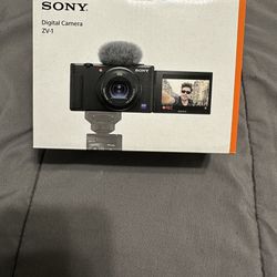 Sony - ZV-1F Vlog Camera for Content Creators and Vloggers - Black 