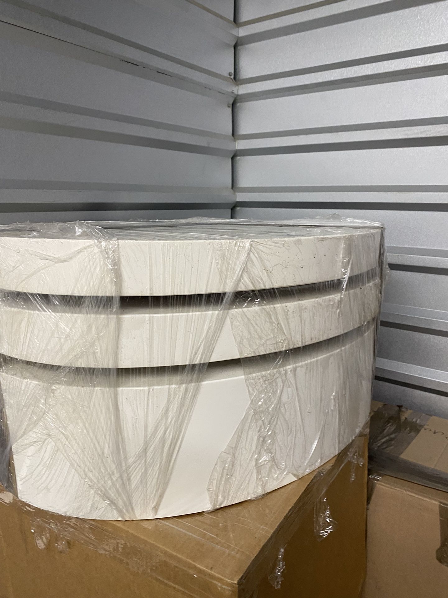 Round Used White Living Room table