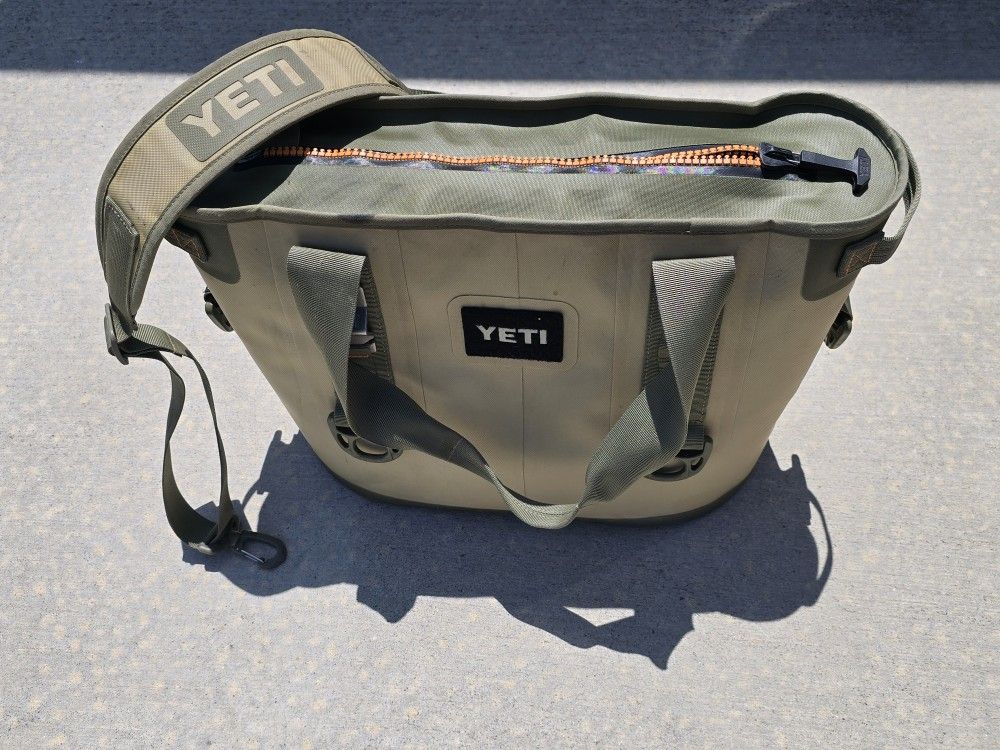 Yeti Field Tan Hopper 20 V.1 Ice Cooler Bag