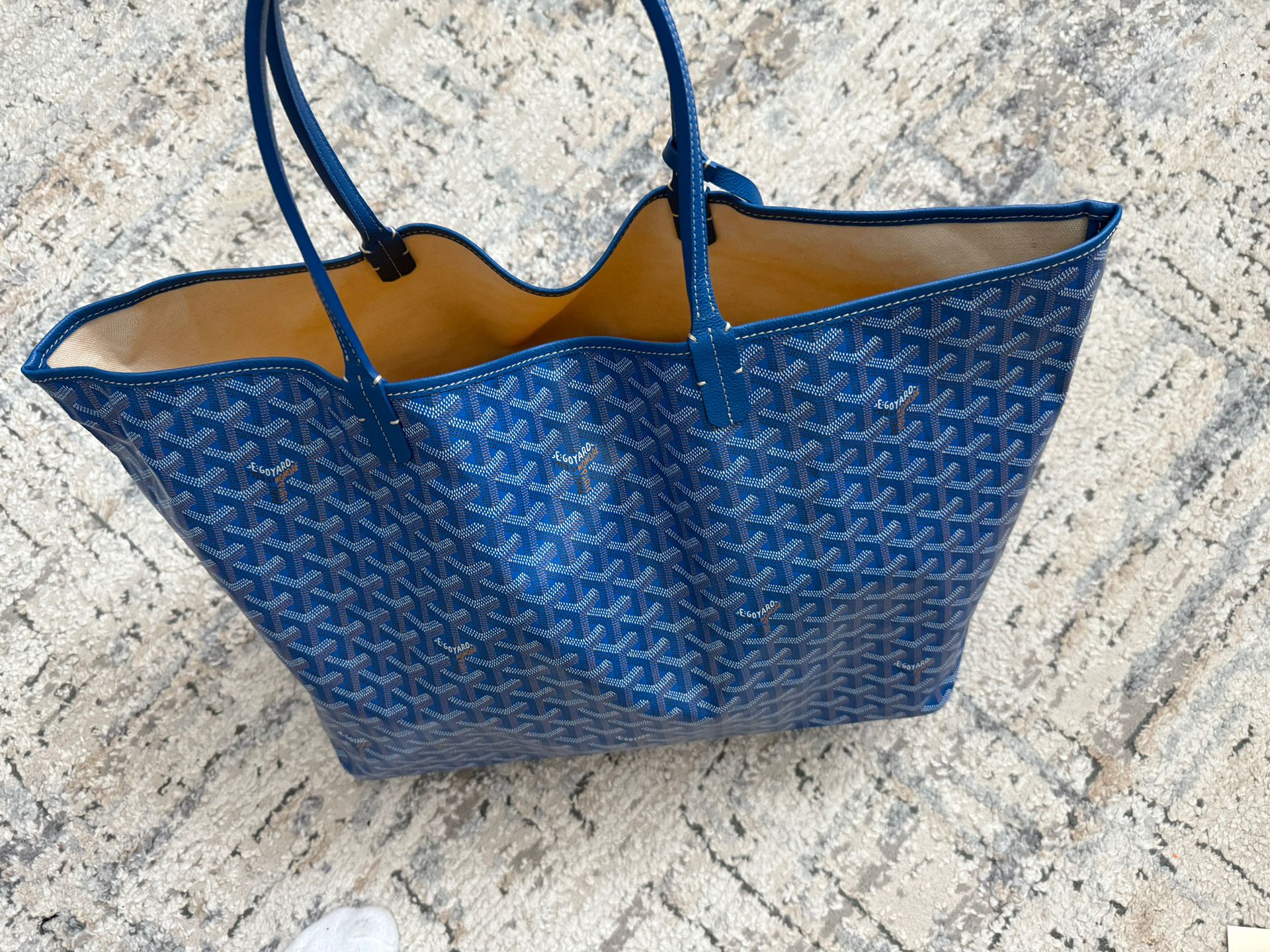 goyard purse pm size