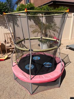 Kids Trampoline with Safety Enclosure Net