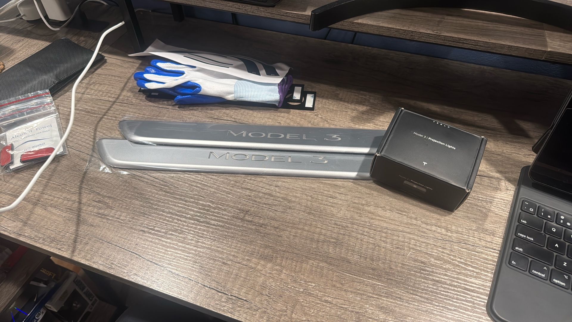 Model 3 still illuminates plus projection lights