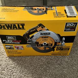 DEWALT Cordless Circular Saw 