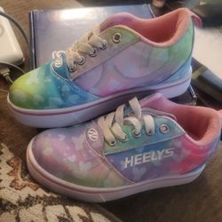 Girls Heelys Size 1 Youths