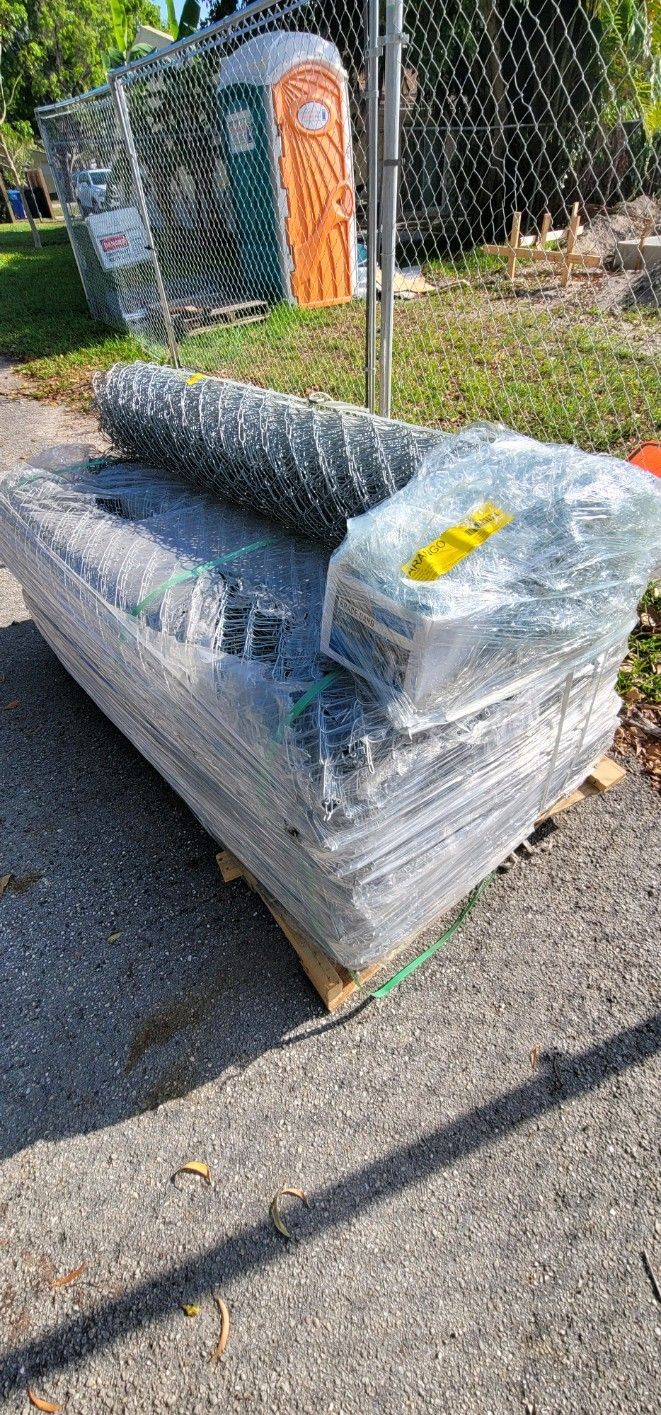 7 Rolls, 6ft x 50ft Chain Link Fence