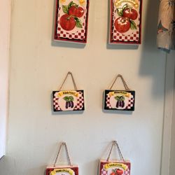 MISCELLANEOUS WALL DECOR 