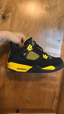 Jordan 4 Thunder