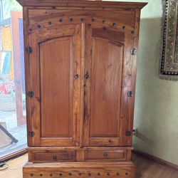 Rustic TV Hutch - Or armoire