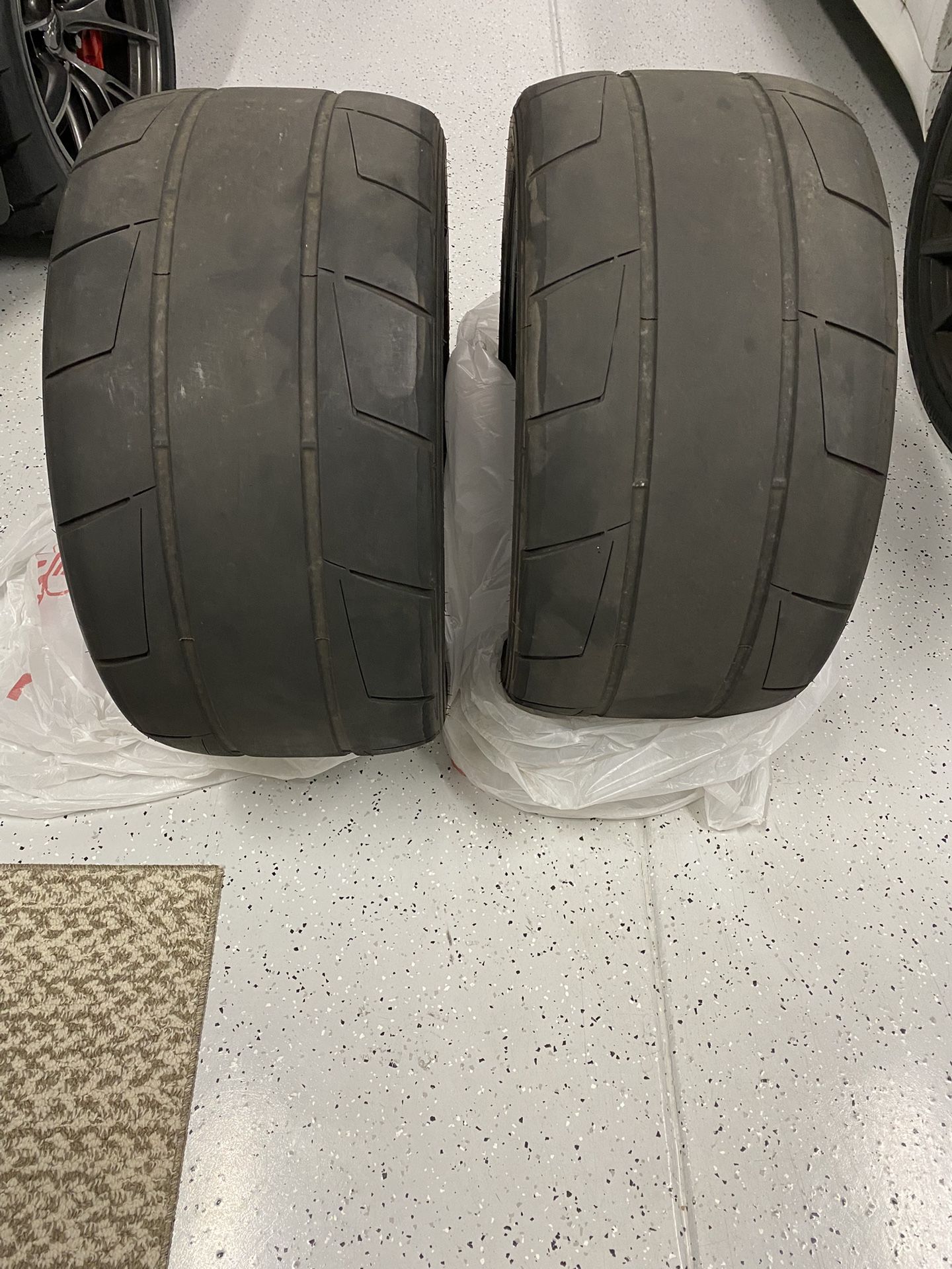 305/35/19 Nitto Drag Radials NT05R