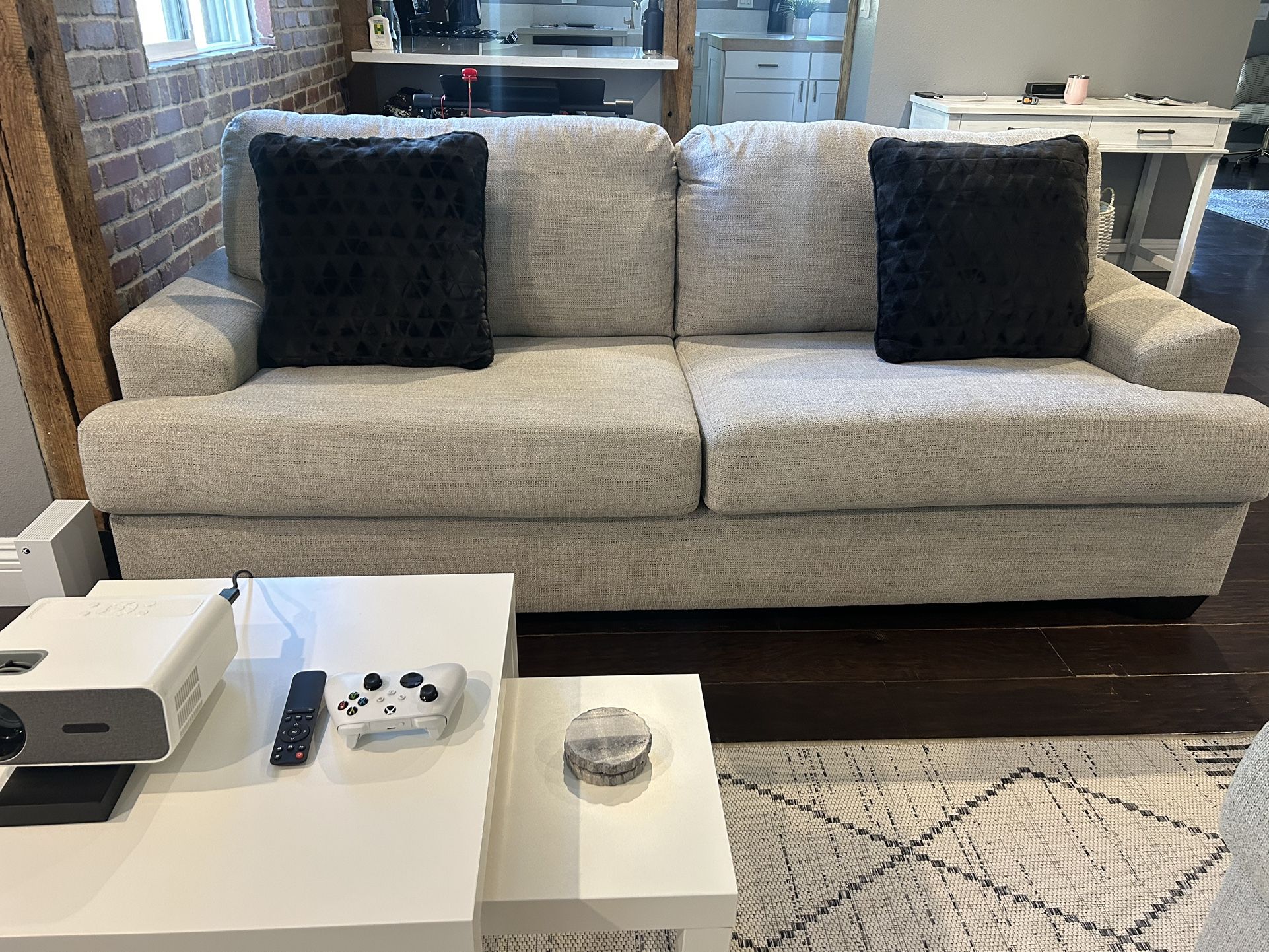 Ashley Furniture Vayda Sofa - 87 x 37 x 38