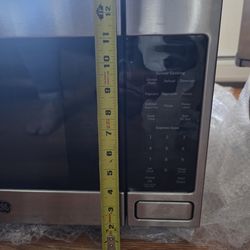 MOVING SALE GE Microwave countertop