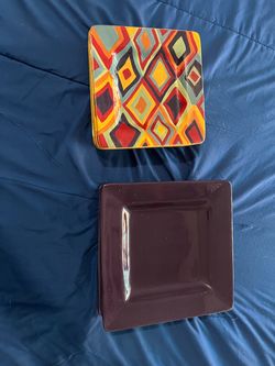 Set of square plates