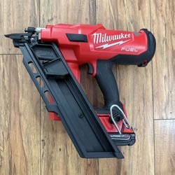 Milwaukee M18 FUEL 3-1/2 in. 18-Volt 30-Degree Lithium-Ion Brushless Cordless Framing Nailer  