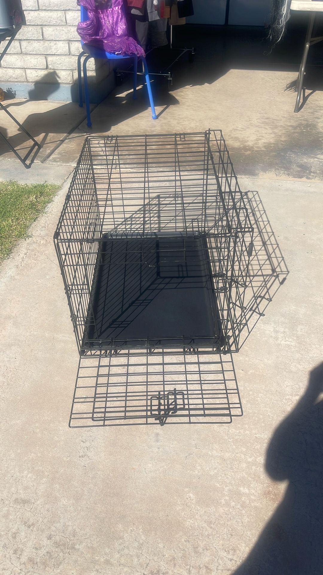 DOG KENNEL XL USED ONCE  NEW