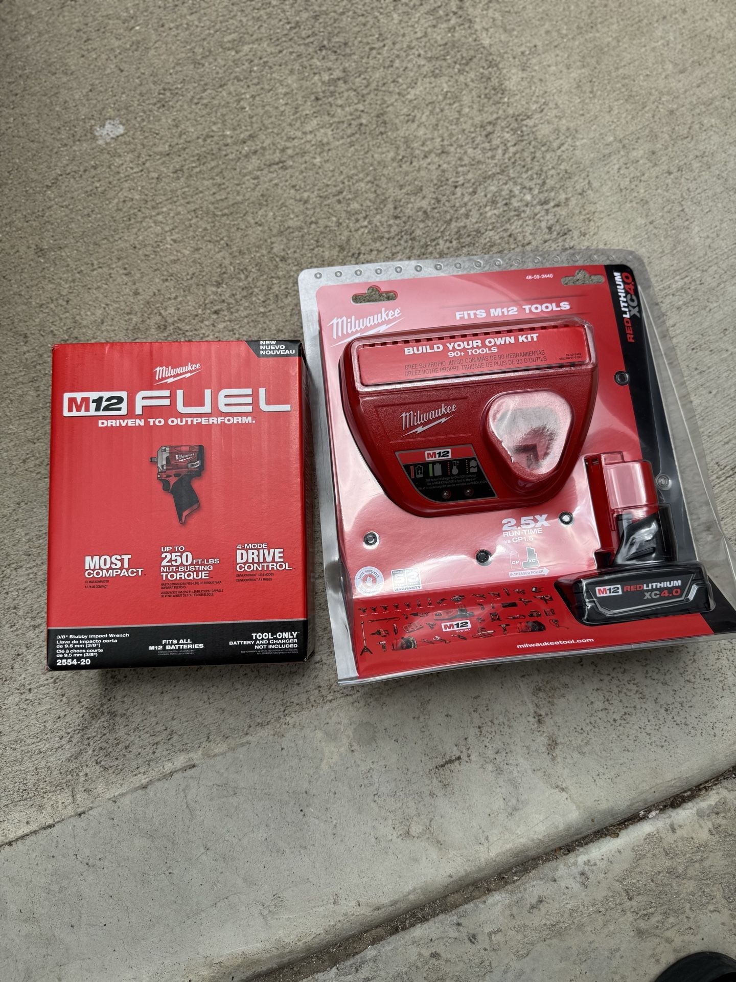 Milwaukee Fuel M12 3/8" Stubby Impact Wrench 4.0 Battery Charger