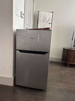 Hisense Mini fridge with freezer