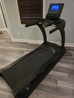 TRUE Performance 8000 treadmill with orthopedic belt