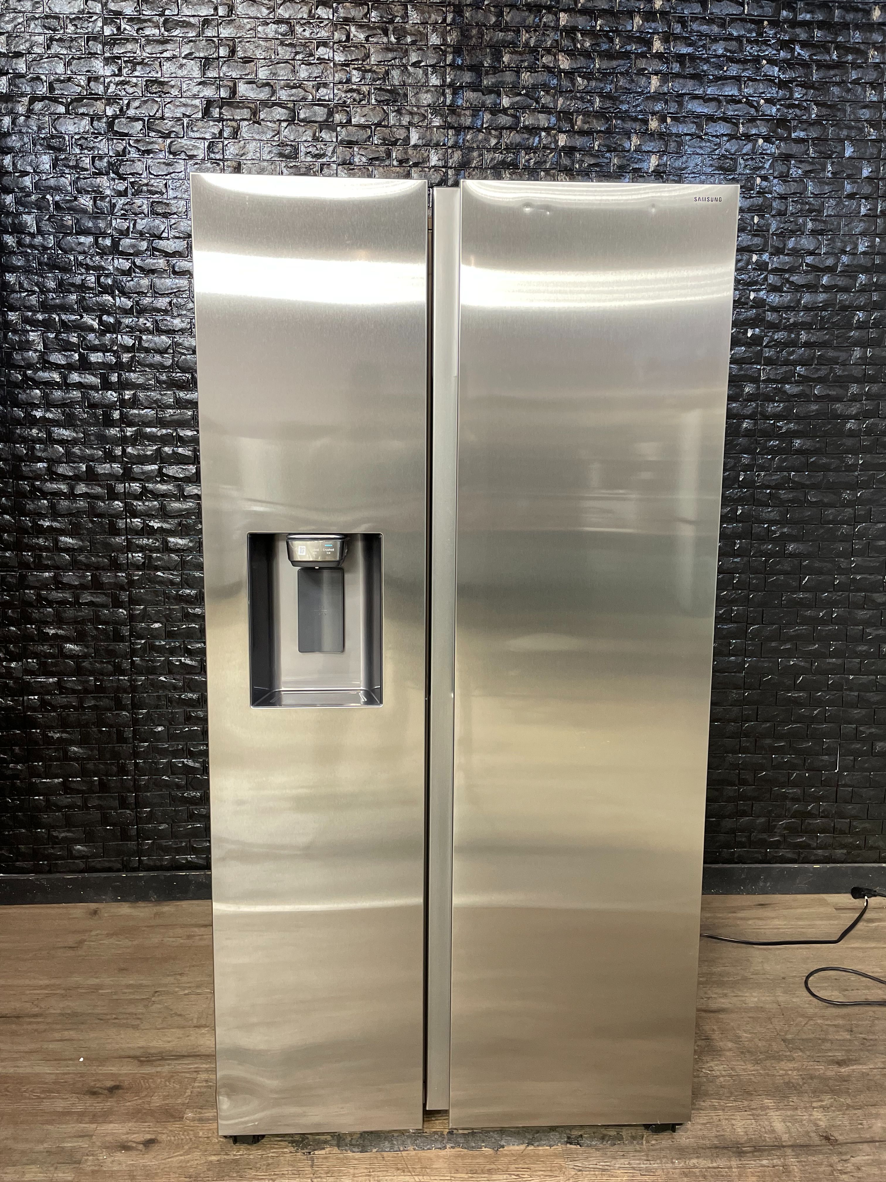 SAMSUNG REFRIGERATOR w/WARRANTY! R2711A