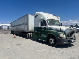 2015 Freightliner Cascadia 125 | DD15 | Manual | Single Rear Axle | Clean Title in hand - $11500 obo