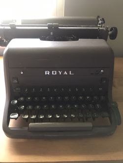 Royal Typewriter 