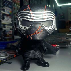 Funko Pop! Star Wars Kylo Ren - Supreme Leader #308 (Broken Lightsaber)  *TRADE IN YOUR OLD GAMES/TCG/COMICS/PHONES/VHS FOR CSH OR CREDIT HERE*