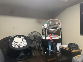 Selling a lot of babys stuff and table