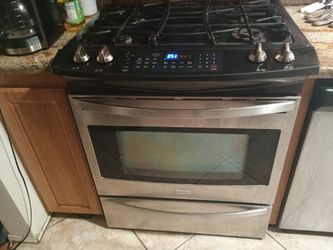 Kenmore Elite gas stove with convection