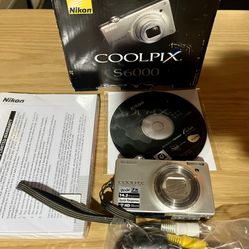 Nikon COOLPIX S6000 14.2MP Digital Camera Silver 