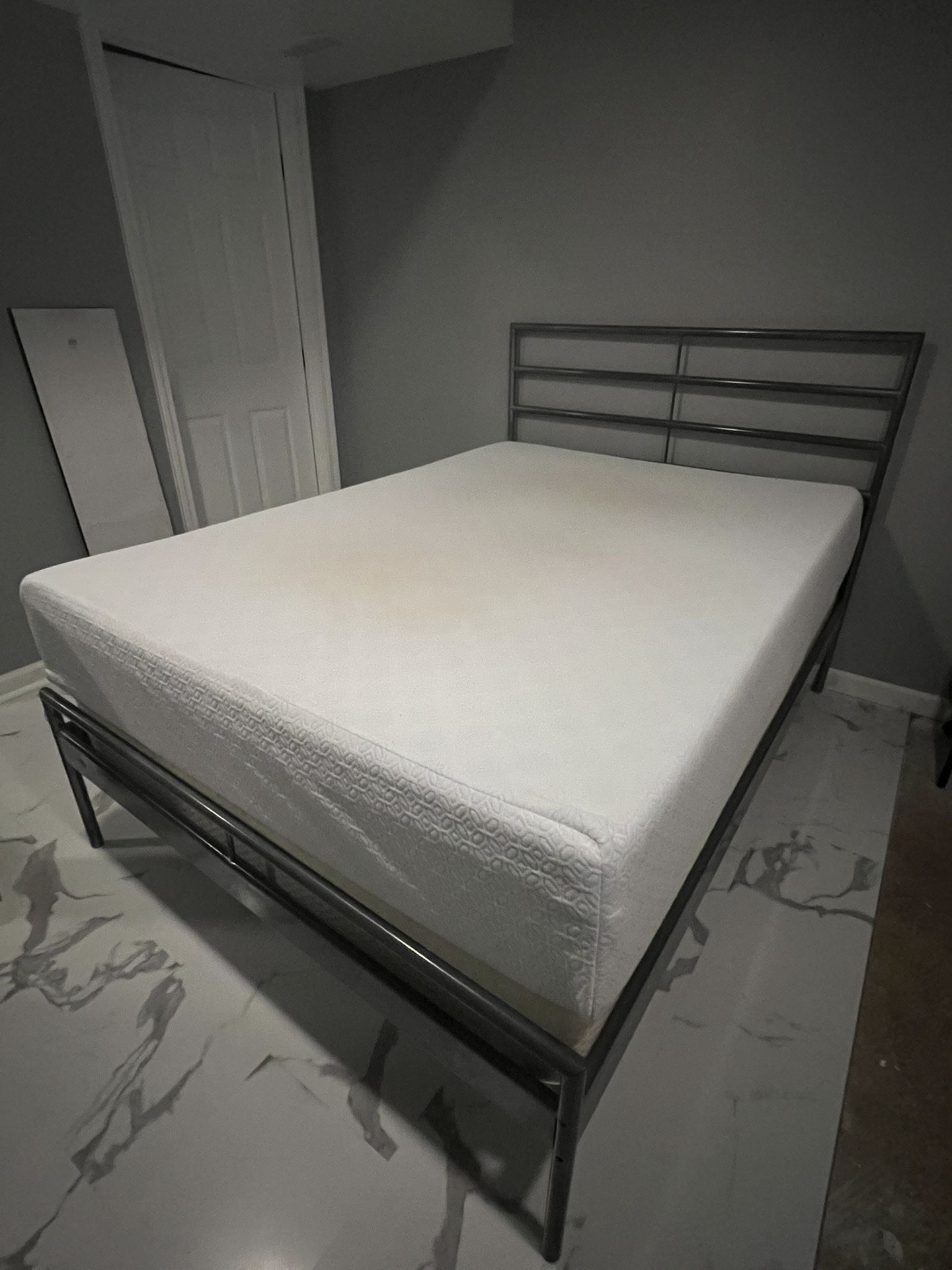 Full Size Bed 