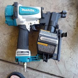 Makita AN454 1-3/4 Roofing Nailer