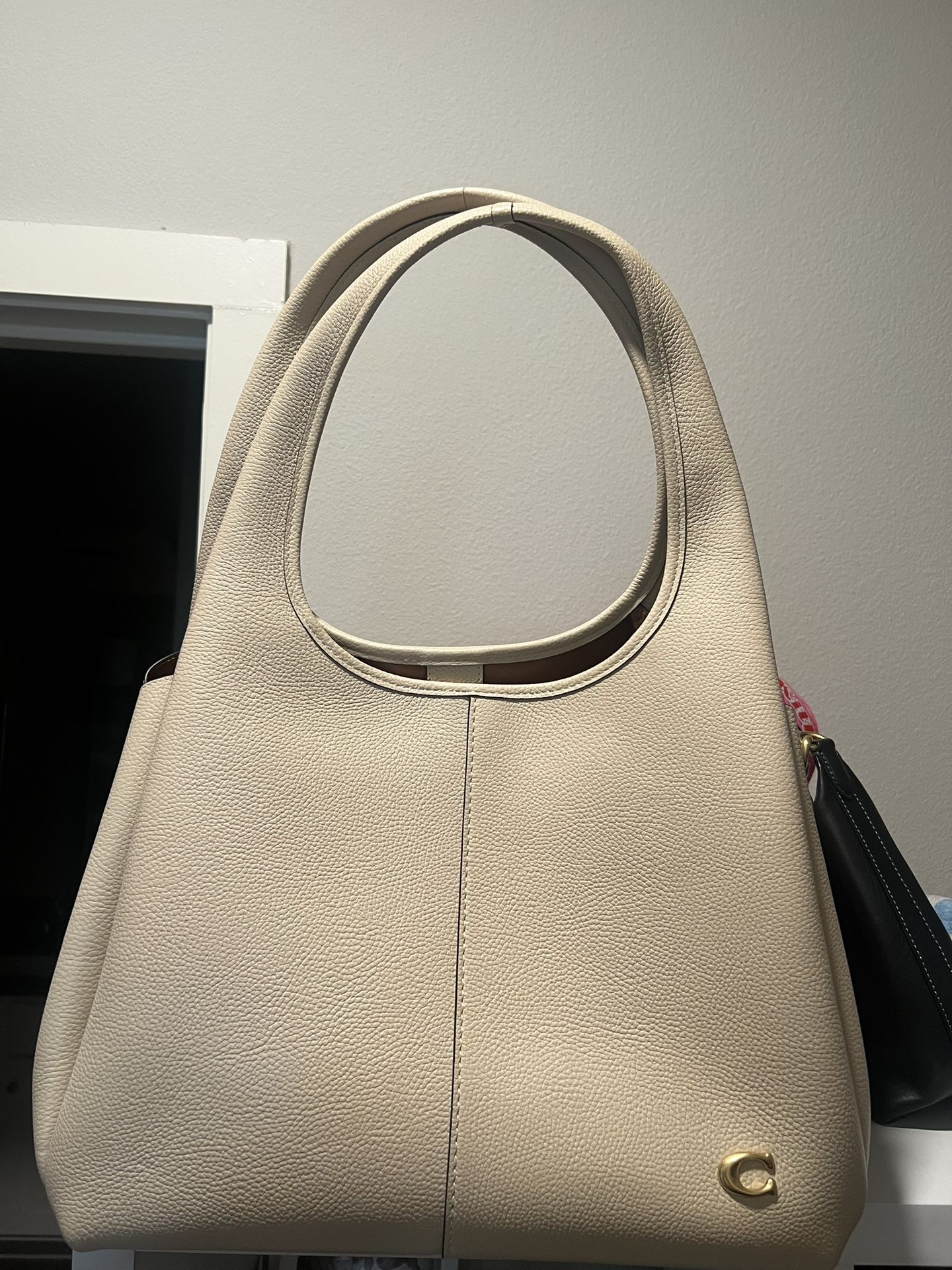  Coach Lana Shoulder Bag 