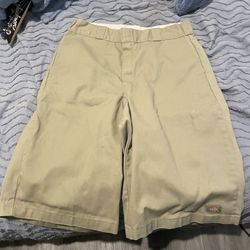 Cacky Dickie Shorts Loose Fit. Waist Size (36)